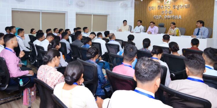 ନୂଆ ଆଇପିଏସ ଅଧିକାରୀମାନଙ୍କୁ ନିର୍ବାଚନ ପରିଚାଳନା ସମ୍ବନ୍ଧରେ ଅବଗତ କରାଇଲେ ମୁଖ୍ୟ ନିର୍ବାଚନ ଅଧିକାରୀ