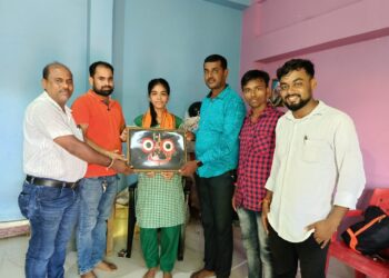 କୃତି ଛାତ୍ରୀଙ୍କୁ ସମ୍ବର୍ଦ୍ଧନା