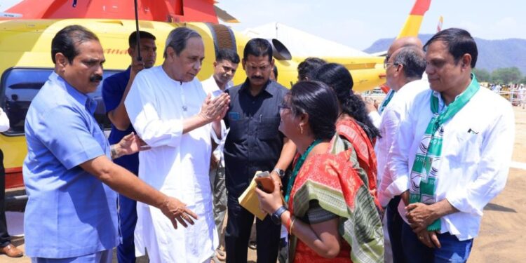 କାଳବୈଶାଖୀ ଯୋଗୁଁ ମୁଖ୍ୟମନ୍ତ୍ରୀଙ୍କ ହେଲିକାପ୍ଟର କରିପାରିଲାନି ଅବତରଣ, ଗଲା ଝାରସୁଗୁଡା