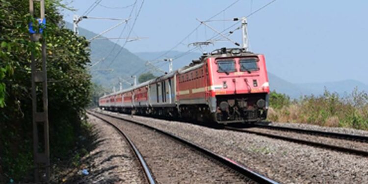 ପୂର୍ବତଟ ରେଳପଥ ପରିସୀମା ମଧ୍ୟରୁ ବିଭିନ୍ନ ପ୍ରାନ୍ତକୁ ଗ୍ରୀଷ୍ମକାଳୀନ ସ୍ୱତନ୍ତ୍ର ଟ୍ରେନ୍