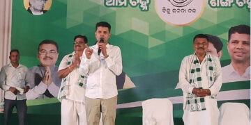 ଚିଲିକାରେ ବିଜେଡି ପ୍ରାର୍ଥୀଙ୍କ ସପକ୍ଷରେ ପ୍ରଚାର କଲେ ଭିକେ ପାଣ୍ଡିଆନ