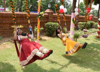 ଆଜି ପହିଲି ରଜ, ଗାଁଗଣ୍ଡାରେ ଯୁବତୀମାନଙ୍କ ମଧ୍ୟରେ ବେଶ ଉତ୍ସାହ