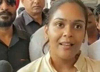 ଇଭିଏମ ତ୍ରୁଟି ଉପରେ ଅଭିଯୋଗ କଲେ ଦୀପାଳି ଦାସ, ତାଙ୍କ ଗାଁରେ ବିଜେପି ଆଗୁଆ ନେଇ ସନ୍ଦେହ