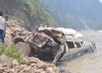 ବଦ୍ରିନାଥ ରାଜପଥରେ ଦୁର୍ଘଟଣା, ନଦୀକୁ ଖସିଲା ଟେମ୍ପୋ ଟ୍ରାଭେଲର୍, ୧୦ ମୃତ୍ୟୁ