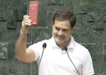 ସମ୍ବିଧାନ ହାତରେ ଧରି ଶପଥ ନେଲେ ରାହୁଲ