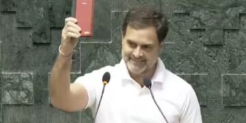 ସମ୍ବିଧାନ ହାତରେ ଧରି ଶପଥ ନେଲେ ରାହୁଲ