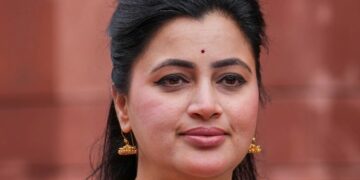 ରଦ୍ଦ ହେଉ ଅସଦୁଦ୍ଦିନ ଓୱାଇସିଙ୍କ ସଂସଦର ସଦସ୍ୟତା, ରାଷ୍ଟ୍ରପତିଙ୍କୁ ଚିଠି ଲେଖିଲେ ନବନୀତ ରାଣା