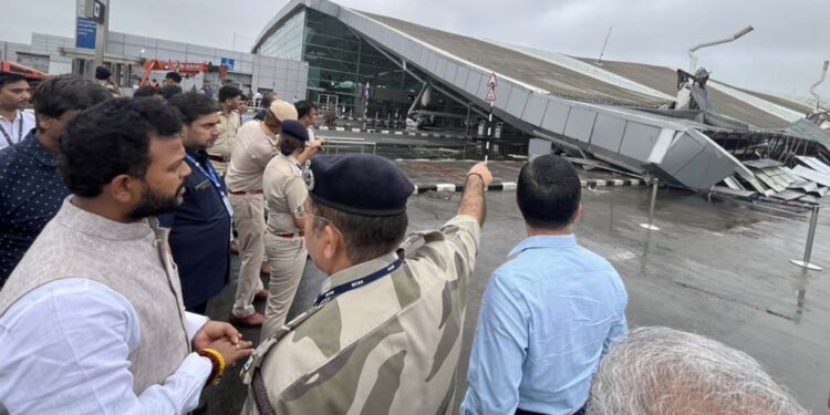 ବିମାନବନ୍ଦର ଦୁର୍ଘଟଣା ପରେ ବାତିଲ ହେଲା ବିମାନ, ମୃତକଙ୍କ ପରିବାରକୁ ୨୦ ଲକ୍ଷ ସହାୟତା