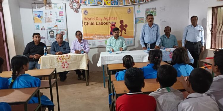 ବିଶ୍ୱ ବାଳ ଶ୍ରମିକ ନିଷେଧ ଦିବସରେ ବିଦ୍ୟାଳୟରେ ଆଇନ ସଚେତନତା ଶିବିର