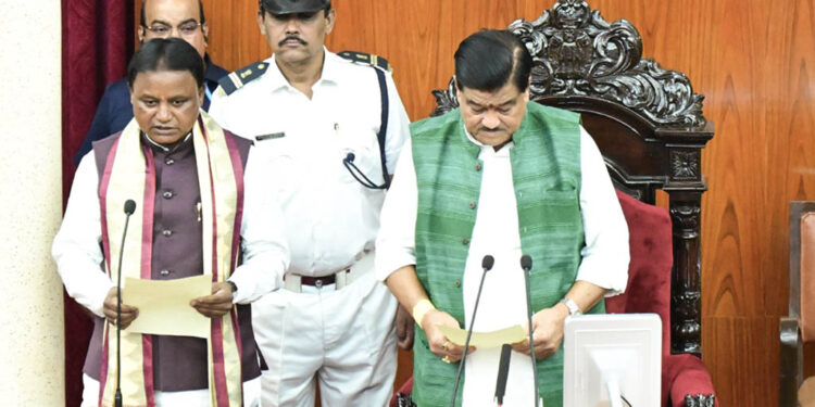 ବିଧାୟକ ଭାବେ ଶପଥ ନେଲେ ମୁଖ୍ୟମନ୍ତ୍ରୀ, ଉପ-ମୁଖ୍ୟମନ୍ତ୍ରୀ