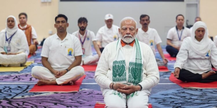 ଶ୍ରୀନଗରଠାରେ ଯୋଗ କଲେ ପ୍ରଧାନମନ୍ତ୍ରୀ ନରେନ୍ଦ୍ର ମୋଦି