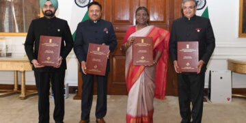 ରାଷ୍ଟ୍ରପତିଙ୍କୁ ଭେଟି ନବନିର୍ବାଚିତ ସଂସଦଙ୍କ ତାଲିକାର ନକଲ ପ୍ରଦାନ କଲେ ମୁଖ୍ୟ ନିର୍ବାଚନ ଆୟୁକ୍ତ