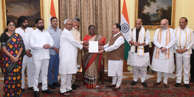 ରାଷ୍ଟ୍ରପତିଙ୍କୁ ଭେଟି ସମର୍ଥନ ପତ୍ର ପ୍ରଦାନ କଲେ ଏନଡିଏର ସହଯୋଗୀ ଦଳ