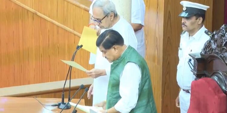 ବିଧାୟକ ଭାବେ ଶପଥ ନେଲେ ପୂର୍ବତନ ମୁଖ୍ୟମନ୍ତ୍ରୀ ନବୀନ ପଟ୍ଟନାୟକ