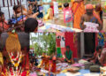 ସାବିତ୍ରୀ ବ୍ରତ ପାଳନ ପାଇଁ ମନ୍ଦିରରେ ଶ୍ରଦ୍ଧାଳୁଙ୍କ ଲମ୍ବା ଧାଡି