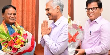 ମୁଖ୍ୟମନ୍ତ୍ରୀଙ୍କୁ ସାକ୍ଷାତ କଲେ ମୁଖ୍ୟ ଶାସନ ସଚିବ ଏବଂ ଅତିରିକ୍ତ ମୁଖ୍ୟ ଶାସନ ସଚିବ