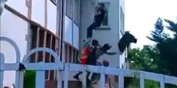 ପାକିସ୍ତାନର ଦୂତାବାସ ଉପରେ ଆକ୍ରମଣ କଲେ ଆଫଗାନିସ୍ତାନର ନାଗରିକ