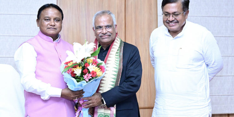 ମୁଖ୍ୟମନ୍ତ୍ରୀଙ୍କୁ ସୌଜନ୍ୟମୂଳକ ସାକ୍ଷାତ କଲେ ଆଡଭୋକେଟ୍ ଜେନେରାଲ