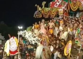 ଆଡପ ମଣ୍ଡପ ବିଜେ ବେଳେ ବଡ ଅଘଟଣ, ଚାରମାଳ ଉପରେ ଖସିପଡିଲେ ବଡ ଠାକୁର