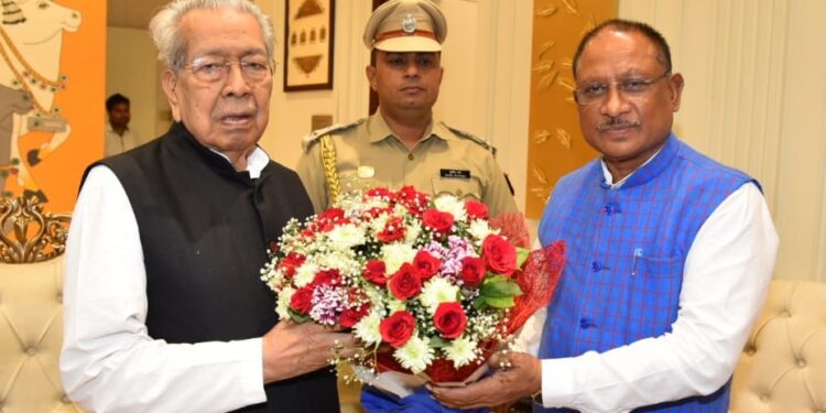 ଛତିଶଗଡ ରାଜଭବନରୁ ବିଦାୟ ନେଲେ ବିଶ୍ବଭୂଷଣ ହରିଚନ୍ଦନ