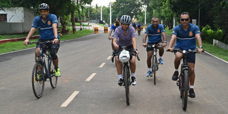 ଚିଲିକା ଠାରୁ ଅବିସ୍ମରଣୀୟ ଯାତ୍ରା ଆରମ୍ଭ କଲେ ଗିନିଜ୍ ୱାର୍ଲ୍ଡ ରେକର୍ଡଧାରୀ ବେଦଙ୍ଗୀ କୁଲକର୍ଣ୍ଣି