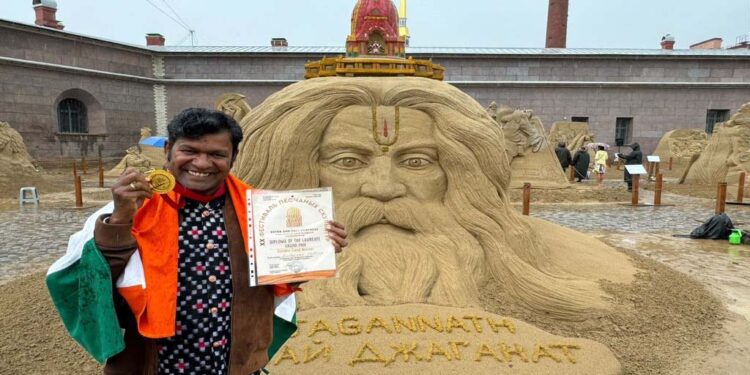 ସୁଦର୍ଶନ ପଟ୍ଟନାୟକଙ୍କୁ ମୁଖ୍ୟମନ୍ତ୍ରୀଙ୍କ ସମ୍ବର୍ଦ୍ଧନା: ସମ୍ମାନ ସ୍ୱରୂପ ଦୁଇ ଲକ୍ଷ ପୁରସ୍କାର ରାଶି ଘୋଷଣା