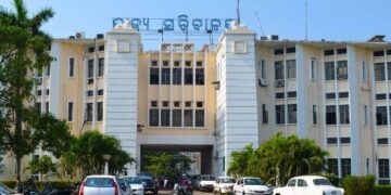 ପୁଣି ହଟିଲେ ୨ ଅଧିକାରୀ, ଅବସର ପରେ ବି ସରକାରୀ ପଦବୀରେ ଥିଲେ