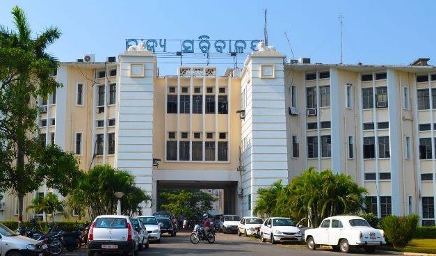 ପୁଣି ହଟିଲେ ୨ ଅଧିକାରୀ, ଅବସର ପରେ ବି ସରକାରୀ ପଦବୀରେ ଥିଲେ