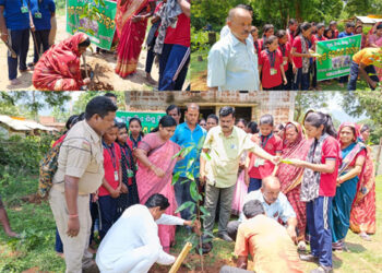 ବିଦ୍ୟାଳୟରେ ଗଛଟିଏ ଶିଶୁଟିଏ କାର୍ଯ୍ୟକ୍ରମ