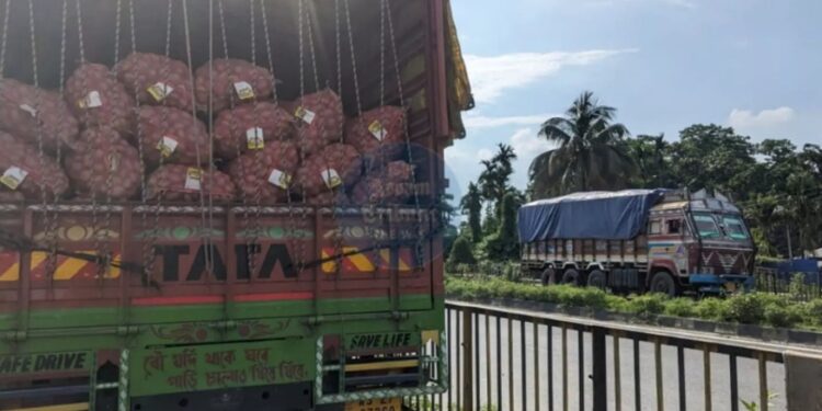 ପଶ୍ଚିମବଙ୍ଗର ହୀନ କାମ: ଆଳୁ ଟ୍ରକ୍ ଜଗିବାକୁ ଲାଗିଲା ସିସି ଟିଭି