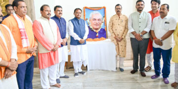 ଶ୍ରାଦ୍ଧବାର୍ଷିକୀ ଅବସରରେ ପୂର୍ବତନ ପ୍ରଧାନମନ୍ତ୍ରୀ ଅଟଳ ବିହାରୀ ବାଜପେୟୀଙ୍କୁ ମୁଖ୍ୟମନ୍ତ୍ରୀଙ୍କ ଶ୍ରଦ୍ଧାଞ୍ଜଳି