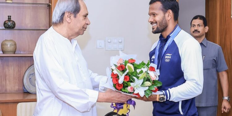 ଅମିତ ରୋହିଦାସଙ୍କୁ ନବୀନ ନିବାସରେ ସମ୍ବର୍ଦ୍ଧିତ କଲେ ନବୀନ ପଟ୍ଟନାୟକ