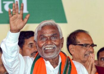 ପଦ୍ମ ଧରିଲେ ଚମ୍ପାଇ ସୋରେନ