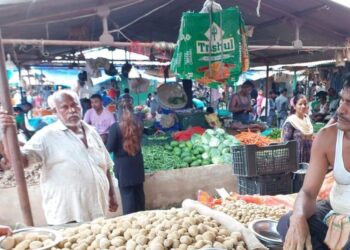 ଖାଉଟି କଲ୍ୟାଣ ଏବଂ ବୈଧ ମାପ ଓ ଓଜନ ବିଭାଗ ପକ୍ଷରୁ ଭୁବନେଶ୍ୱରର ବିଭିନ୍ନ ସ୍ଥାନରେ ଚଢ଼ାଉ