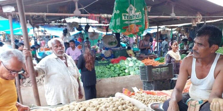 ଖାଉଟି କଲ୍ୟାଣ ଏବଂ ବୈଧ ମାପ ଓ ଓଜନ ବିଭାଗ ପକ୍ଷରୁ ଭୁବନେଶ୍ୱରର ବିଭିନ୍ନ ସ୍ଥାନରେ ଚଢ଼ାଉ