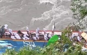 ନଦୀକୁ ଖସିଲା ବସ, ୧୪ ଭାରତୀୟ ମୃତ