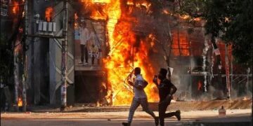 ଜଳୁଛି ବାଂଲାଦେଶ: ଦେଶବ୍ୟାପୀ କର୍ଫ୍ୟୁ