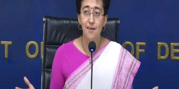 ସରକାରୀ ବିଜ୍ଞାପନରେ ମୁଖ୍ୟମନ୍ତ୍ରୀ କେଜ୍ରିୱାଲଙ୍କ ଫଟୋ ନିଖୋଜ: କାରଣ ଦର୍ଶାଅ ନୋଟିସ ଜାରି କଲେ ଆତିଶି 