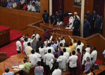 ଦ୍ୱିତୀୟ ଦିନରେ ବି ଅଚଳ: ମଦମୃତ୍ୟୁ, ଛାତ୍ର ନିର୍ବାଚନକୁ ନେଇ କମ୍ପିଲା ଗୃହ