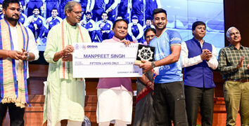 ବିଶ୍ୱ ବିଜୟୀ ଭାରତୀୟ ହକି ଦଳର ହିରୋଙ୍କୁ ଓଡ଼ିଶାରେ ଭବ୍ୟ ସମ୍ବର୍ଦ୍ଧନା