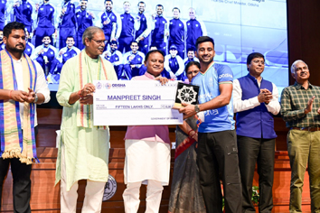 ବିଶ୍ୱ ବିଜୟୀ ଭାରତୀୟ ହକି ଦଳର ହିରୋଙ୍କୁ ଓଡ଼ିଶାରେ ଭବ୍ୟ ସମ୍ବର୍ଦ୍ଧନା