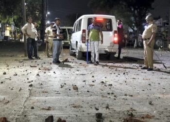 ରାସ୍ତାରେ ମାଟି ପକାକୁ କେନ୍ଦ୍ରକରି ଗୋଷ୍ଠୀ ସଂଘର୍ଷ, ହଣାକଟା ରେ ୪ ଗୁରୁତର