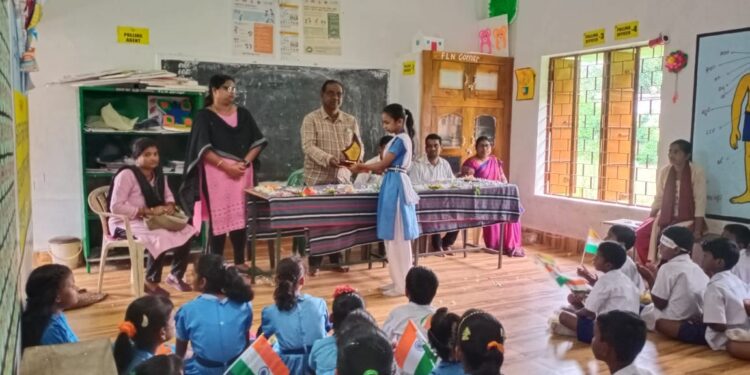 ଅଢ଼ଙ୍ଗଗଡ଼ ବିଦ୍ୟାଳୟରେ କୃତୀଛାତ୍ରୀଙ୍କୁ ସୁଶୀଲ ସ୍ମାରକୀ ଆୱାର୍ଡ ପ୍ରଦାନ