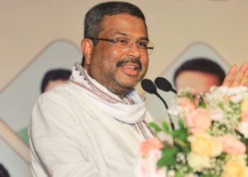 ରେଭେନ୍ସା ବିଶ୍ବବିଦ୍ୟାଳୟର ନାମ ପରିବର୍ତ୍ତନ ପାଇଁ ଧର୍ମେନ୍ଦ୍ରଙ୍କ ପ୍ରସ୍ତାବ, ବିଭିନ୍ନ ମହଲରେ ଝଡ