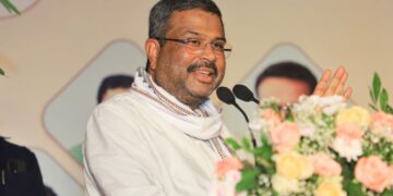 ରେଭେନ୍ସା ବିଶ୍ବବିଦ୍ୟାଳୟର ନାମ ପରିବର୍ତ୍ତନ ପାଇଁ ଧର୍ମେନ୍ଦ୍ରଙ୍କ ପ୍ରସ୍ତାବ, ବିଭିନ୍ନ ମହଲରେ ଝଡ