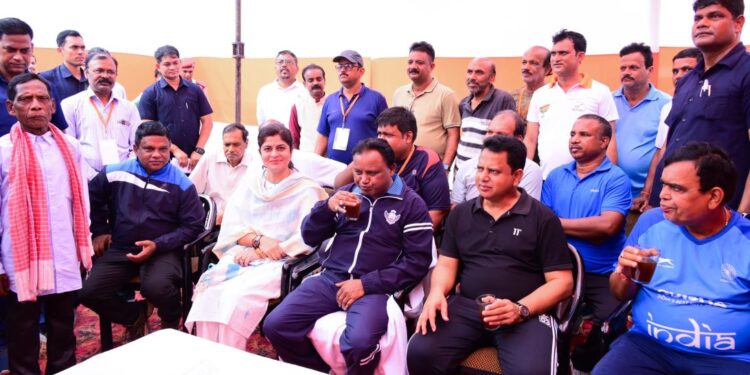 ନିଜ ଜନ୍ମମାଟିରେ ମୁଖ୍ୟମନ୍ତ୍ରୀ ମୋହନ ମାଝୀ, ମର୍ଣ୍ଣିଂ ୱାକ କଲେ, ଲୋକଙ୍କ ସହିତ ଚା ପିଇଲେ