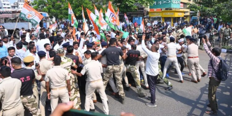 ମୁଖ୍ୟମନ୍ତ୍ରୀଙ୍କ ବାସଭବନ ଉପରକୁ କଂଗ୍ରେସର ଅଣ୍ଡା ଓ ଟମାଟୋ ମାଡ଼