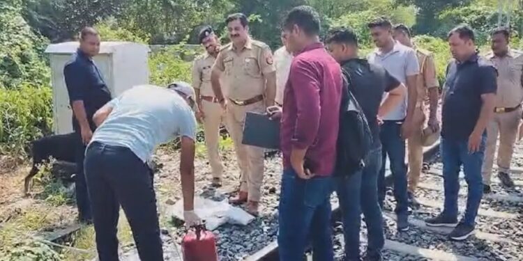 ଟ୍ରେନ୍‌ ଟ୍ରାକ୍‌ରୁ ମିଳିଲା ଗ୍ୟାସ୍‌ ସିଲିଣ୍ଡର