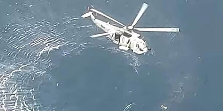 ଆରବ ସାଗରରେ ଦୁର୍ଘଟଣାଗ୍ରସ୍ତ ହେଲା କୋଷ୍ଟଗାର୍ଡ ହେଲିକପ୍ଟର, ୨ ପାଇଲଟଙ୍କ ସମେତ ୩ ନିଖୋଜ