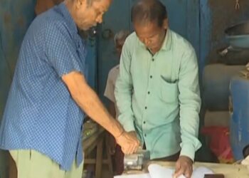 କାର୍ଡ଼ କଟିଯିବା ଭୟରେ E-KYC ପାଇଁ ଲମ୍ବା ଲାଇନ୍